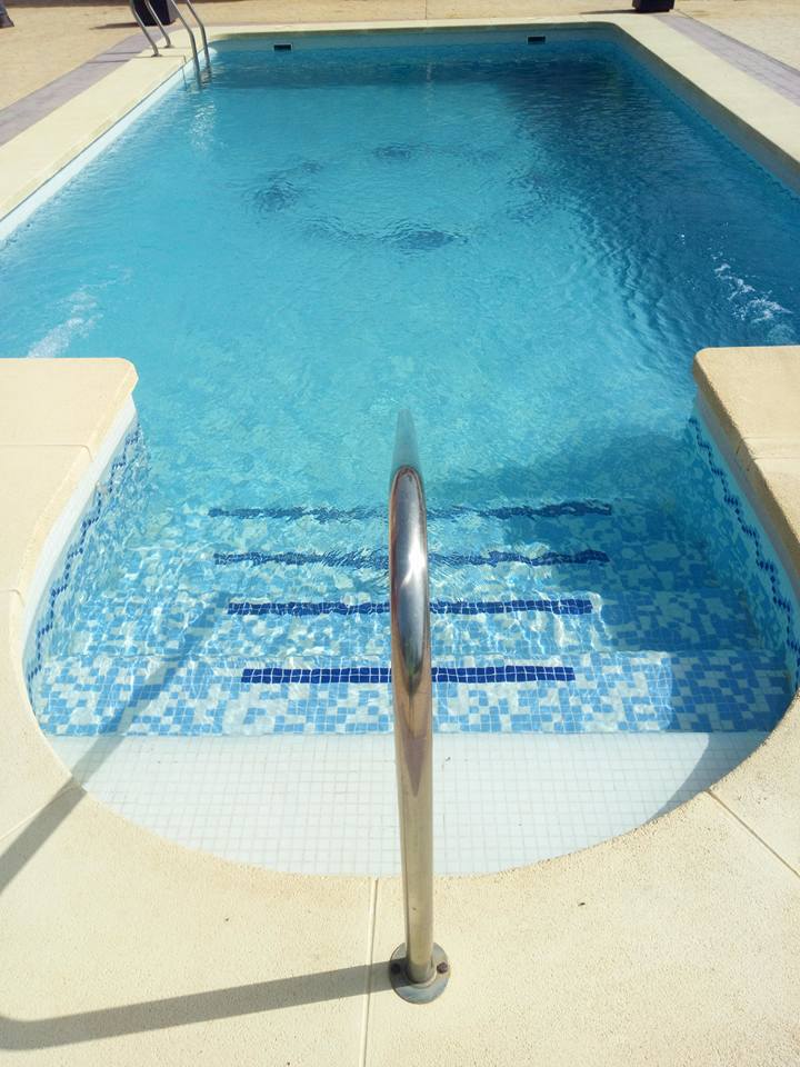 Mantenimiento piscina cuidando el agua en estos días tan calurosos utilizando productos de 1°calidad, para que puedan disfrutar de una calidad de agua superior